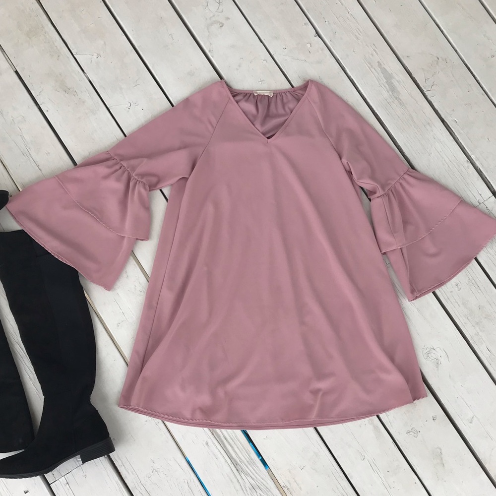 Bell sleeve mauve shift dress 🖤